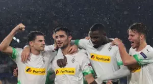 За пример: Играчи на немски тим намалиха заплатите си заради кризата