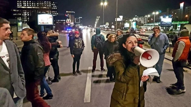 Протестиращи блокираха "Цариградско шосе", искат оставката на здравния министър (СНИМКИ)
