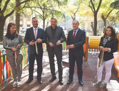ЧЕЗ Електро подпомогна изграждането на детска площадка в Благоевград