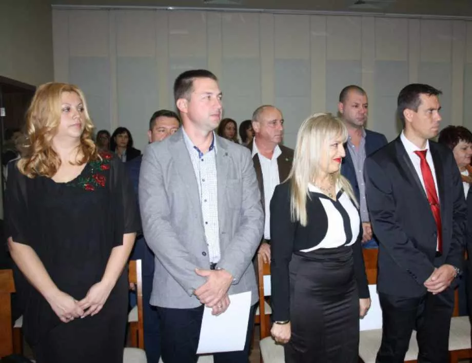Новоизбраните кметове и съветници в община Гълъбово се заклеха днес (СНИМКИ) 