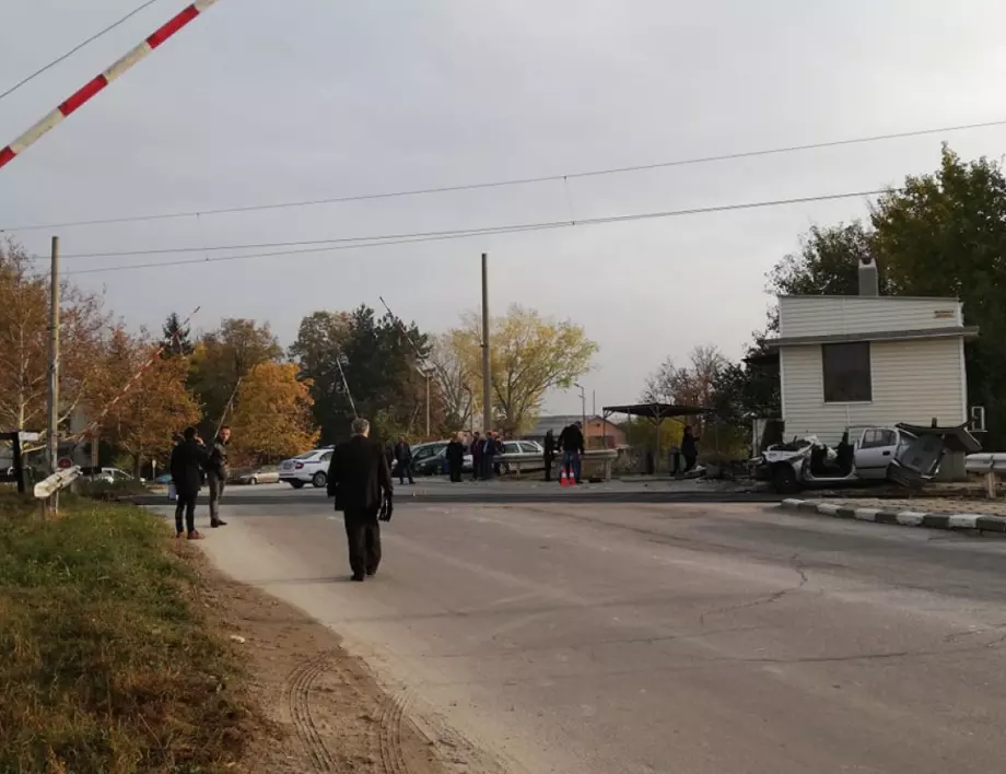 Обвиниха кантонерът и шофьорът на колата за катастрофата на жп прелез в Асеновград