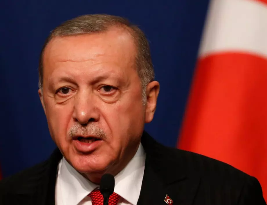 Ердоган смени управителите на половината провинции на Турция с указ