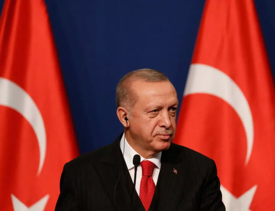 Ердоган: Помолих Путин Русия да остави на мира турските сили
