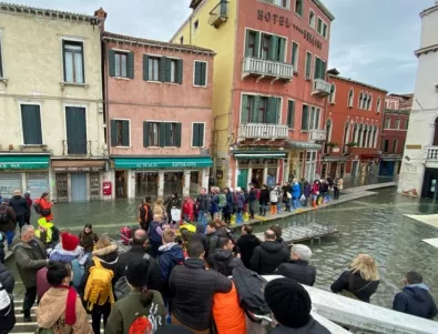 Затвориха площад Сан Марко, отвориха дарителска сметка за Венеция (ВИДЕО и СНИМКИ)