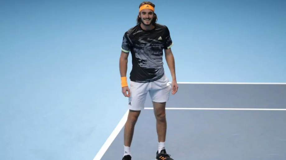 Циципас сломи Федерер и е на финал в дебюта си на Финалния Мастърс