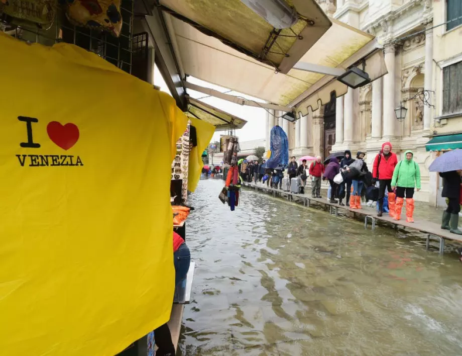 След големите наводнения - каналите на Венеция пресъхват