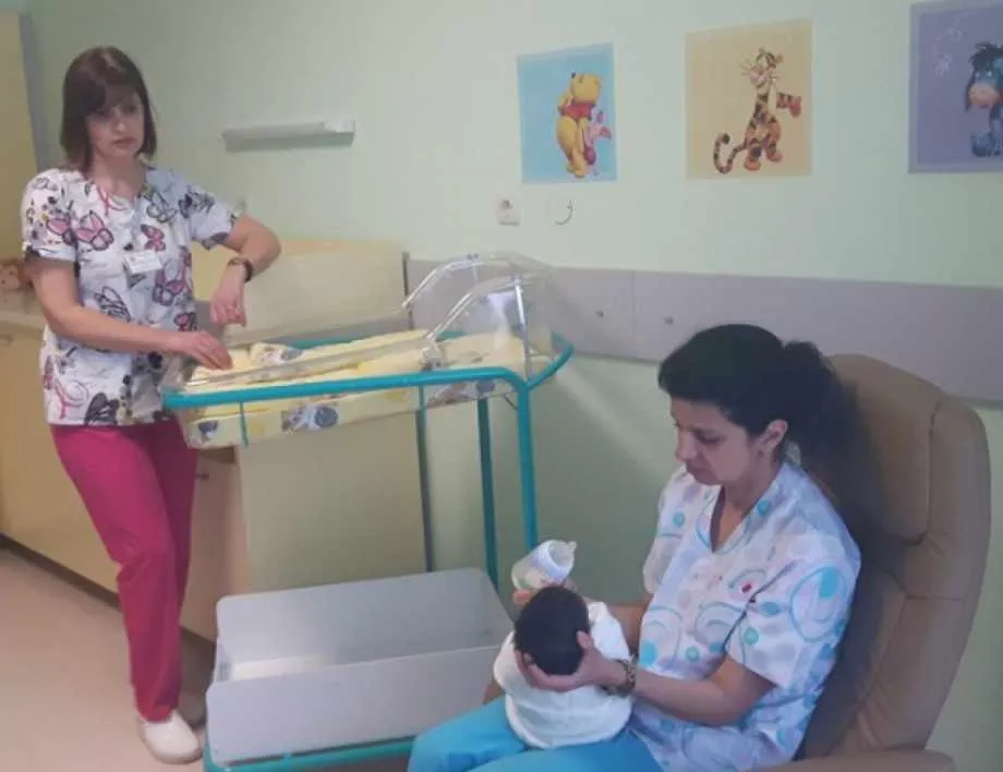 УМБАЛ Бургас продава календар в помощ на недоносени бебета