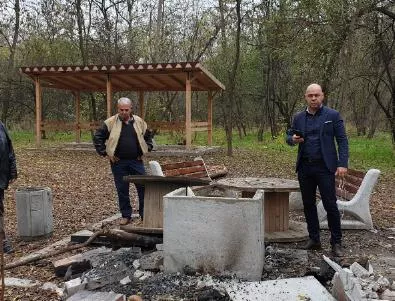 Унищожиха напълно барбекю в пловдивския парк 
