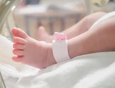 Жена с COVID-19 роди здраво момиченце, седмица след като мъжът й почина от вируса