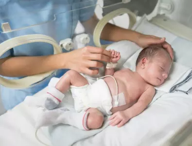 Старозагорски неонатолози спасиха живота на бебе, родено 480 грама