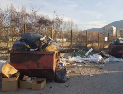 Боянци потъна в отпадъци. Кметът на селото отказва да подпише протоколите