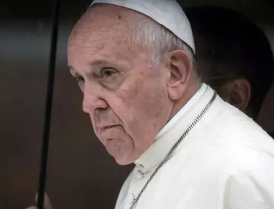 Заради ишиас папа Франциск няма да води тържествените литургии