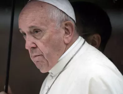 Папата пита медиите на Ватикана кой чете новините им 