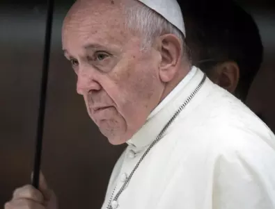 Папата предупреди свещениците за изкушенията на порнографията