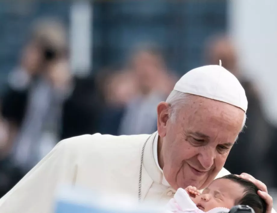 Папа Франциск възобновява публичните си аудиенции 