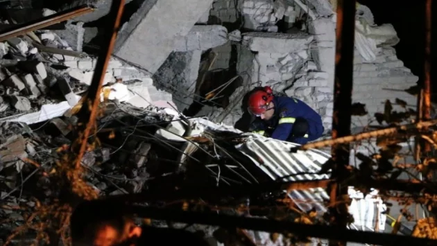 Расте броят на загиналите след голямото земетресение в Албания 