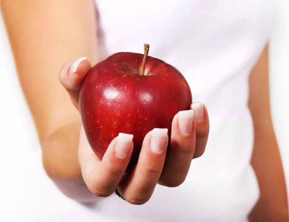  Как е правилно да се ядат ябълките?