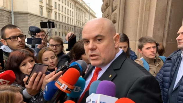 Ние в България наистина с въдица ловим слон, но отвреме-навреме ги хващаме