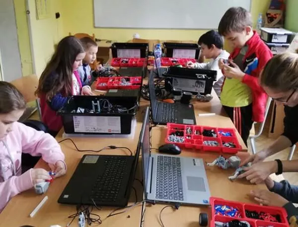 200 малки плевенчани се учат да конструират и програмират роботи