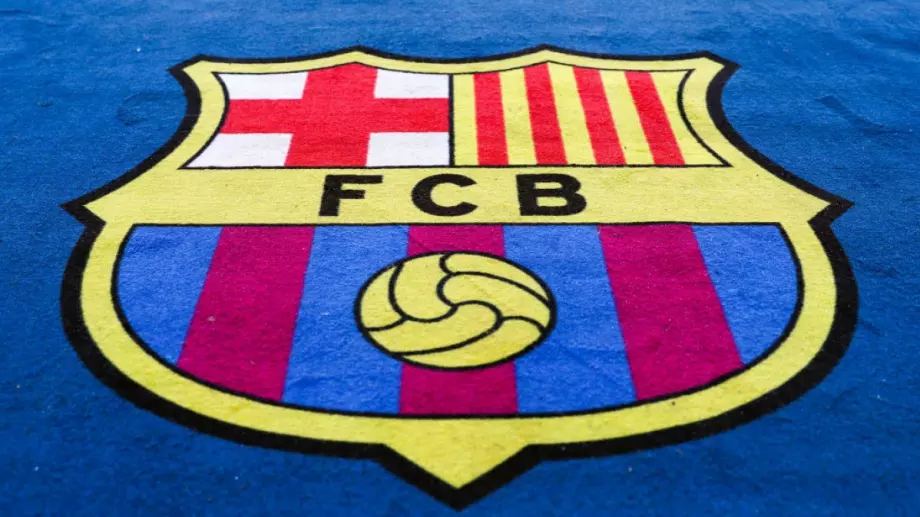 Карлос Солер бе обявен от медиите за играч на Барселона, но Валенсия отрече