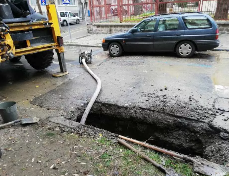 Стана ясно защо дупките по улиците на Бургас все още не са запълнени