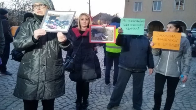 Последен мирен протест проведоха жители на "Захарна фабрика"
