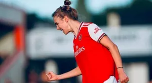 Футболистка на Арсенал вкара 6 гола и подаде за 4 в един мач