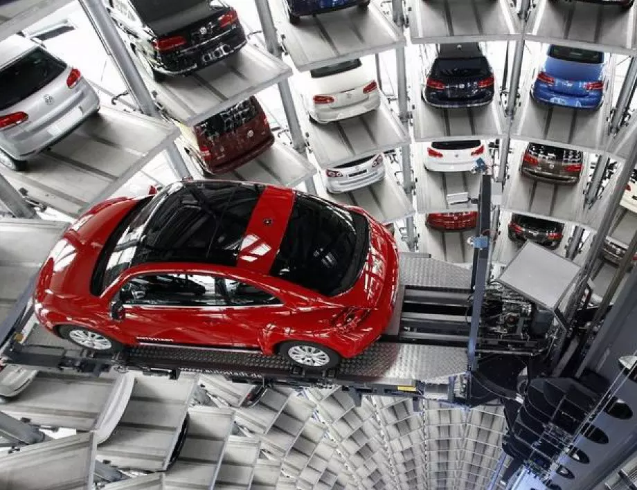 Рекорден спад на продажбите на нови автомобили в ЕС 