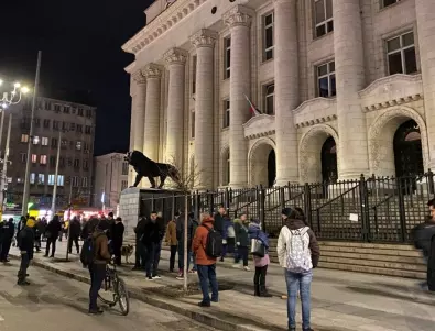 Протест срещу Гешев влезе в Съдебната палата, демонстрантите искат среща с него (ВИДЕО)