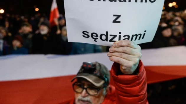 Хиляди протестираха срещу репресии върху съдии в Полша (СНИМКИ)