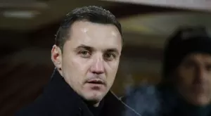 {{ otherArticle[0].article.title }}