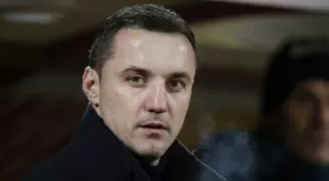 {{ otherArticle[0].article.title }}