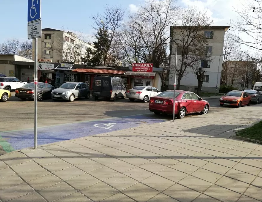 Полицията в Бургас погва шофьорите, които паркират на места за инвалиди