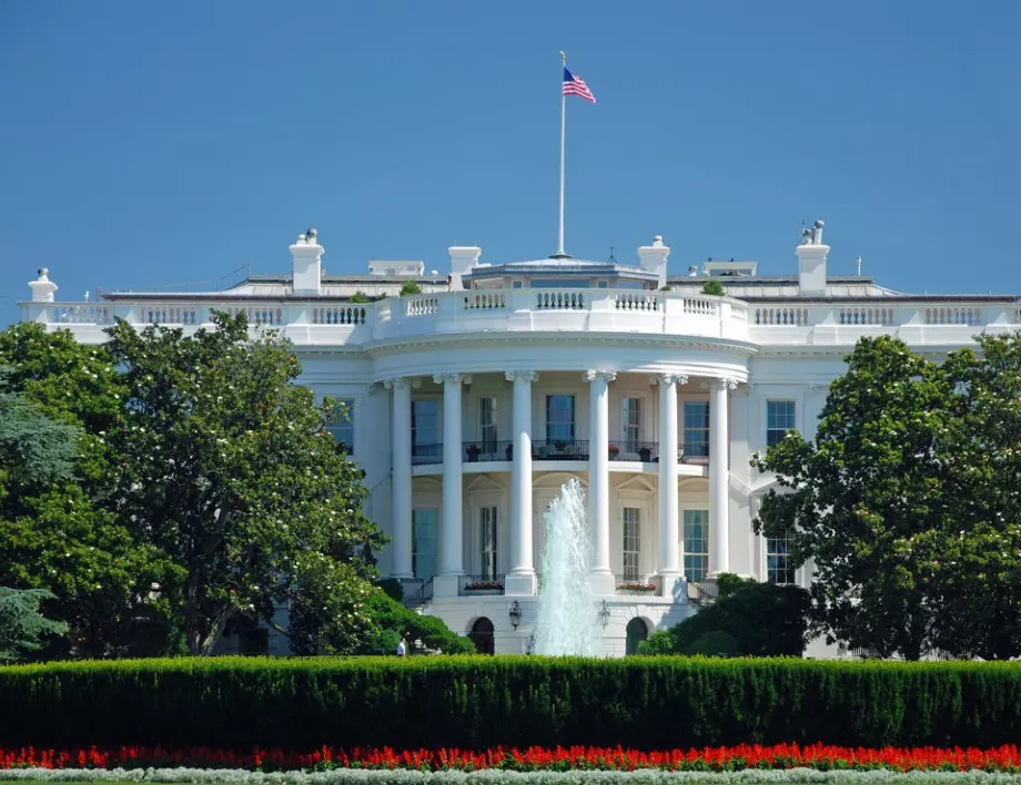 Белият дом на исканията за оставка на Джо Байдън: Не е време за политиканство 