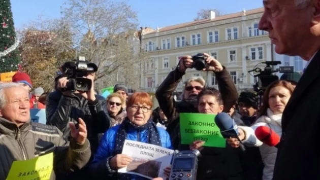 Протест срещу презастрояване пред община Пловдив