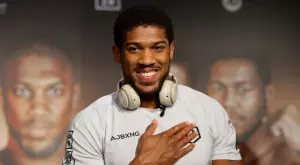 Антъни Джошуа обеща да се бие с Тайсън Фюри преди да окачи ръкавиците