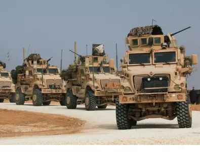 Операцията на Турция в Сирия застрашава американски военни, казва Пентагона