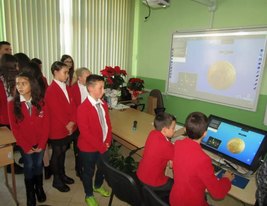 Виртуална лаборатория по природни науки откриха в смолянско училище