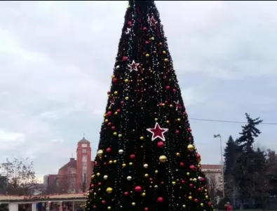 Посланикът на Русия ще запали светлините на втора коледна елха в Плевен