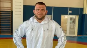 {{ otherArticle[0].article.title }}