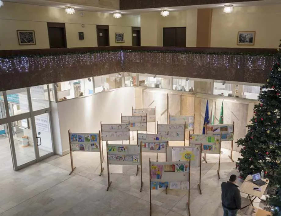Базар с детски рисунки в Стара Загора търси помощ за деца с муковисцидоза