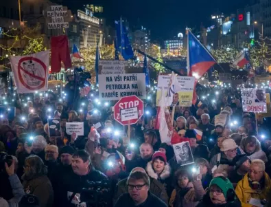 Хиляди чехи протестираха срещу антиковидните мерки на правителството (ВИДЕО)
