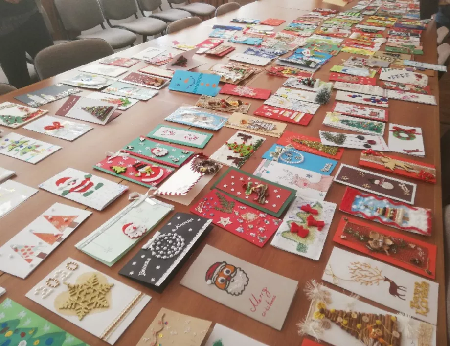 Българчета, живеещи в Испания, изпратиха свои коледни картички за конкурса на община Добрич