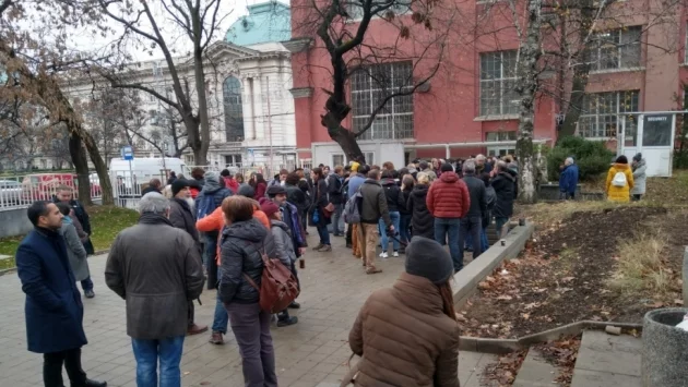 Безпаричие и недоверие в Художествената академия изкара на протест преподаватели, модели и студенти
