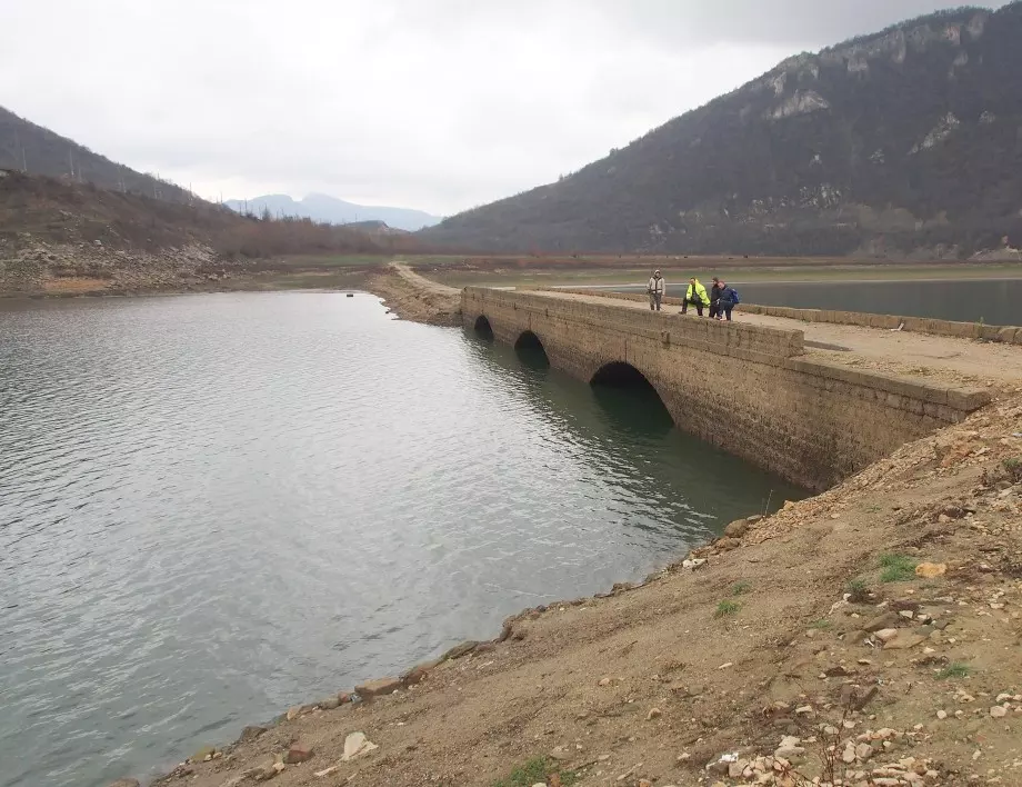 Екоминистърът сравни Перник и Бургас на тема водна криза