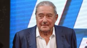 Имаше ли удар под пояса на Дюбоа - Усик? Боб Аръм е категоричен