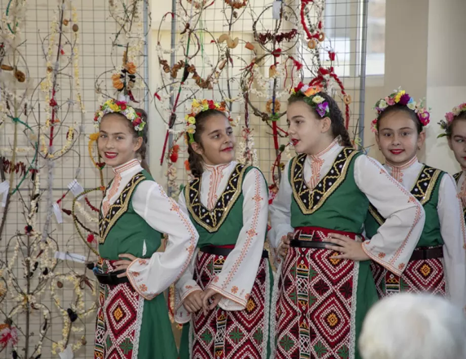 Отличиха участници в конкурса „Сурва, весела година“ в Стара Загора