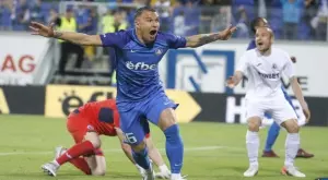 {{ otherArticle[0].article.title }}