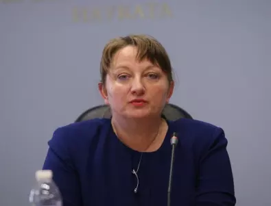 Обсъжданията на социалния закон започнаха без министър Сачева, призоваха я в залата