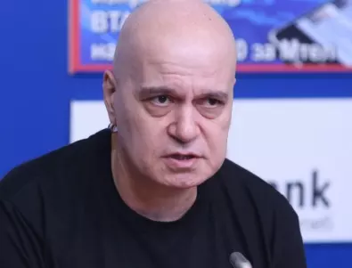 Слави Трифонов поиска оставката на Десислава Танева
